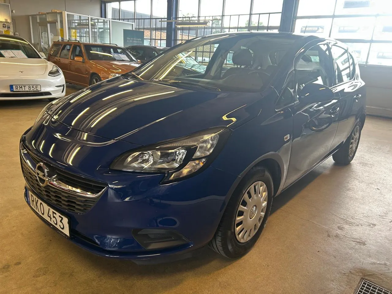 Vehicle image 4