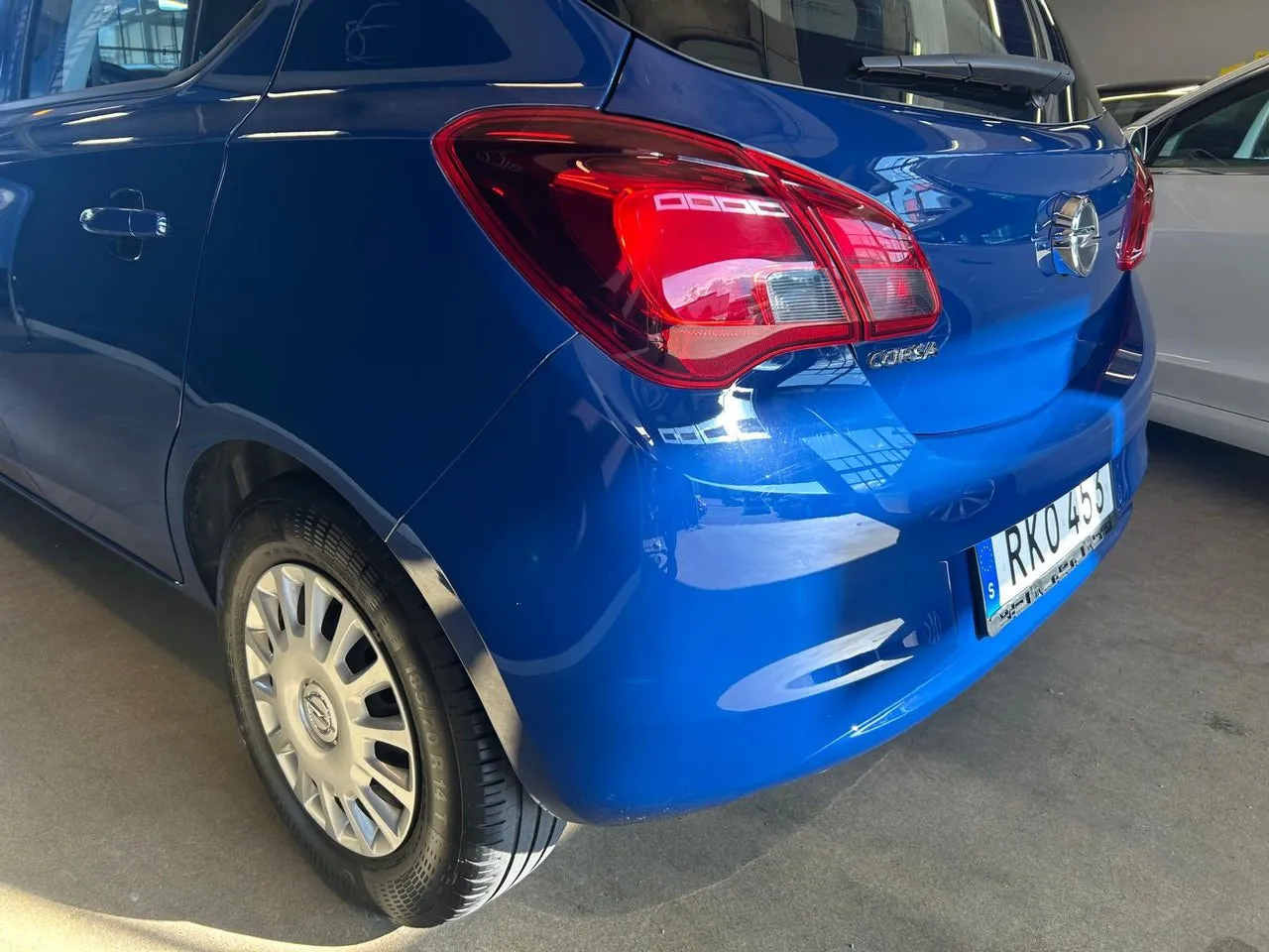 Vehicle image 10