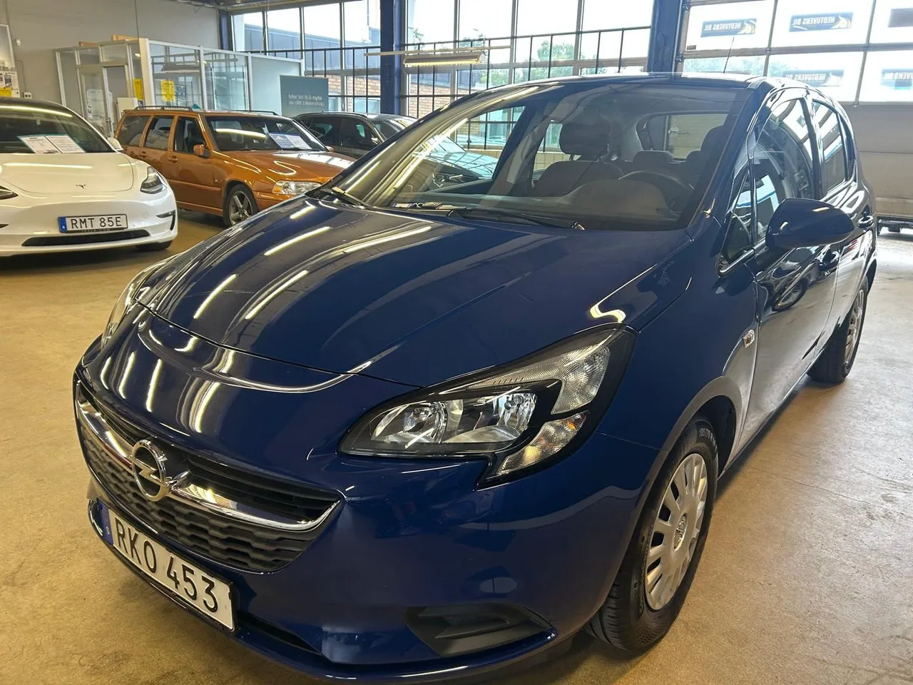 Vehicle image 14