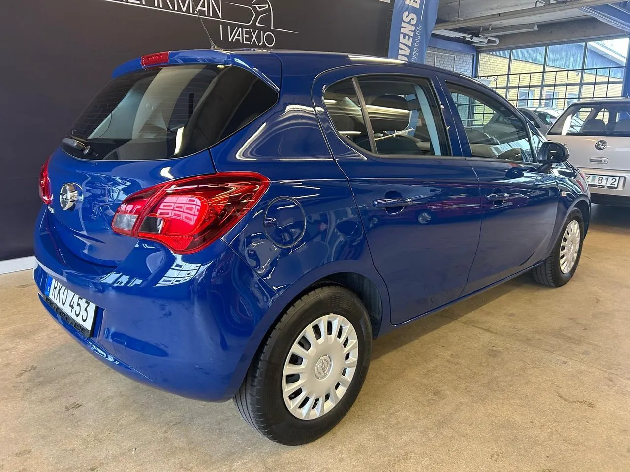 Vehicle image 9