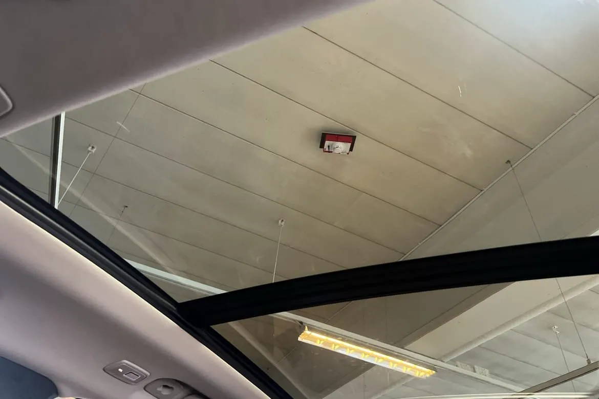 Vehicle image 21