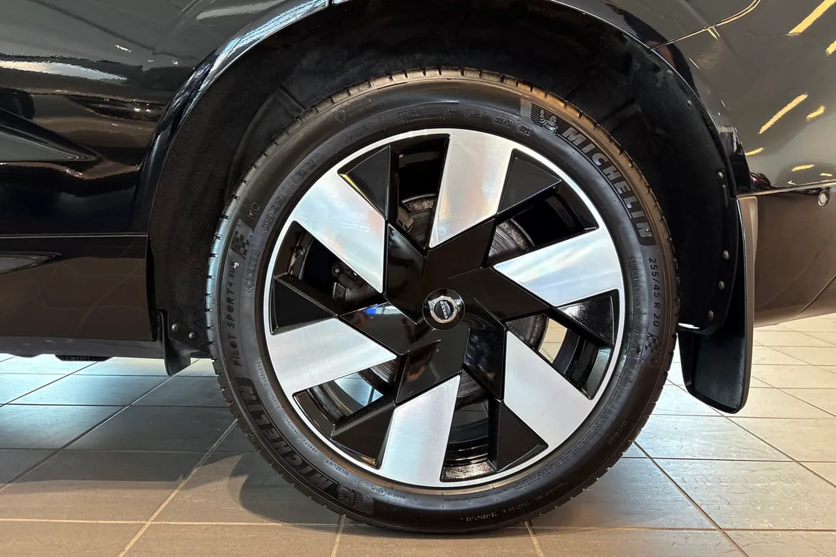 Vehicle image 20