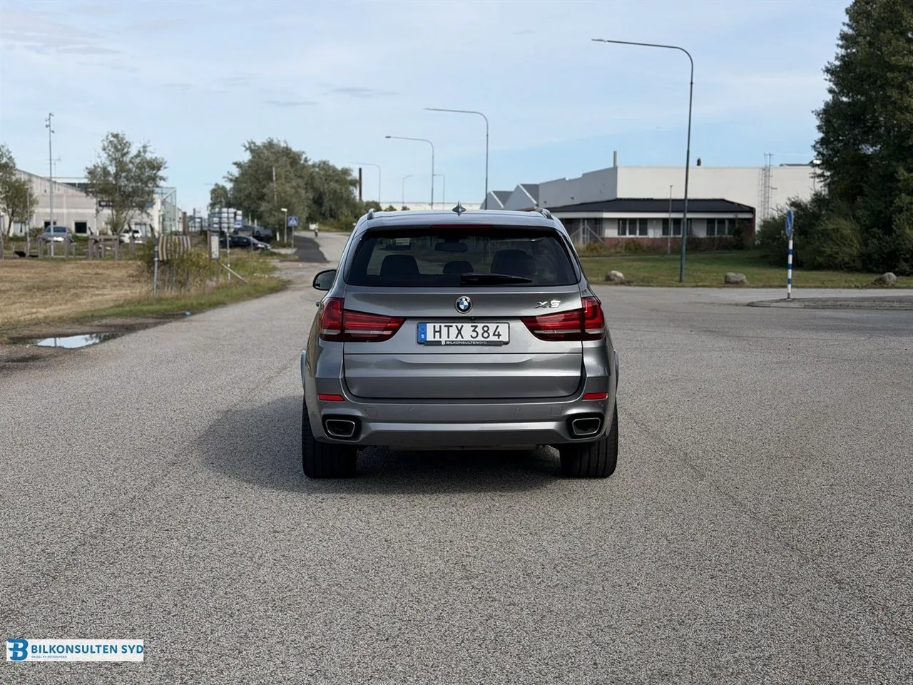 Vehicle image 24