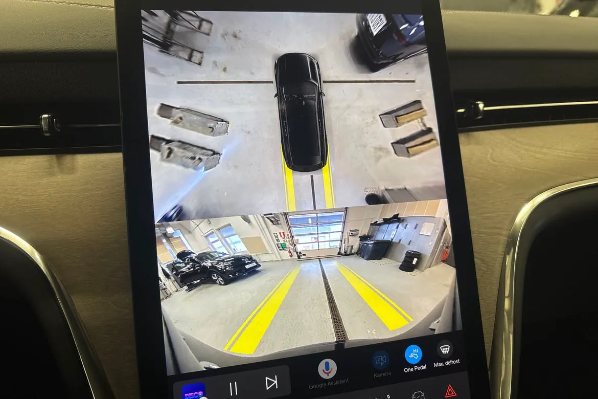 Vehicle image 16
