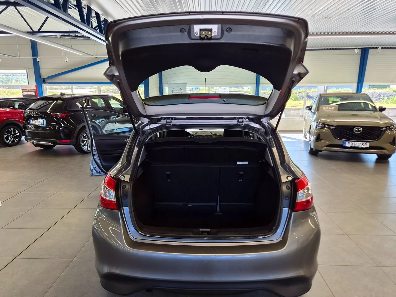 Vehicle image 13