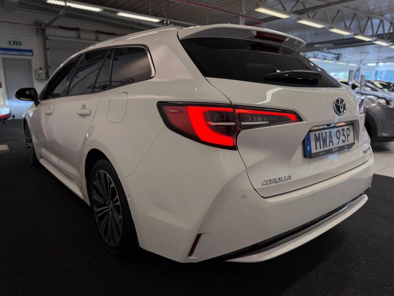 Vehicle image 4