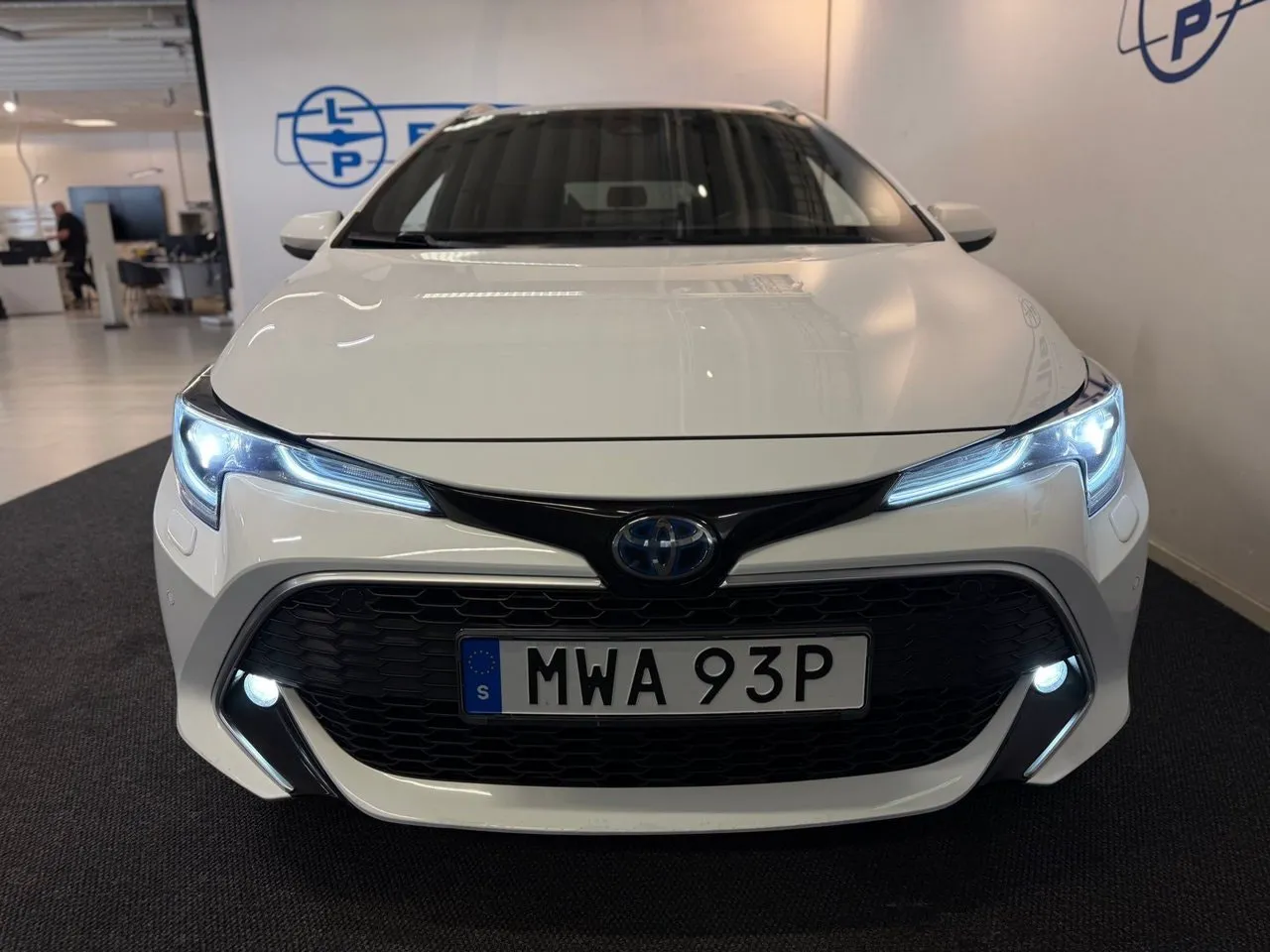 Vehicle image 5