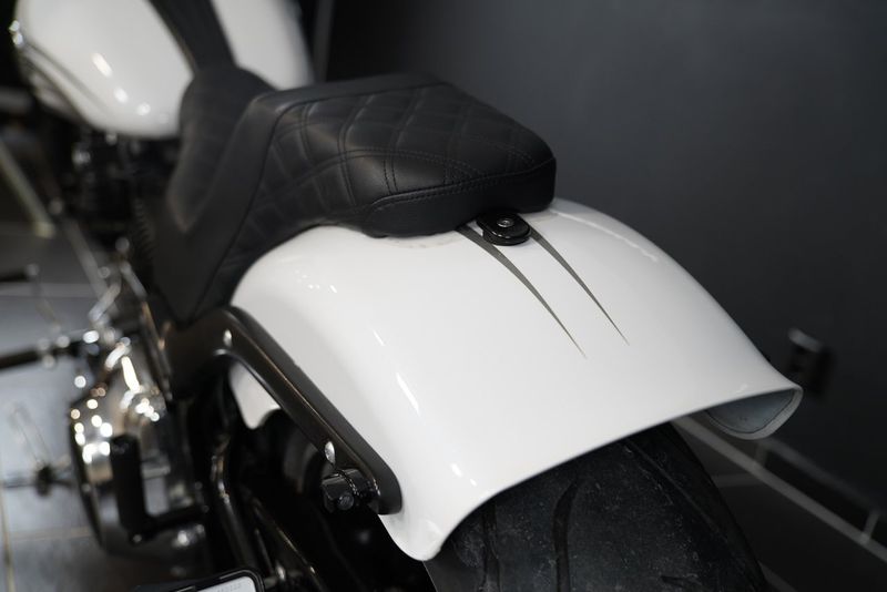 Harley-Davidson Softail Breakout bild 10