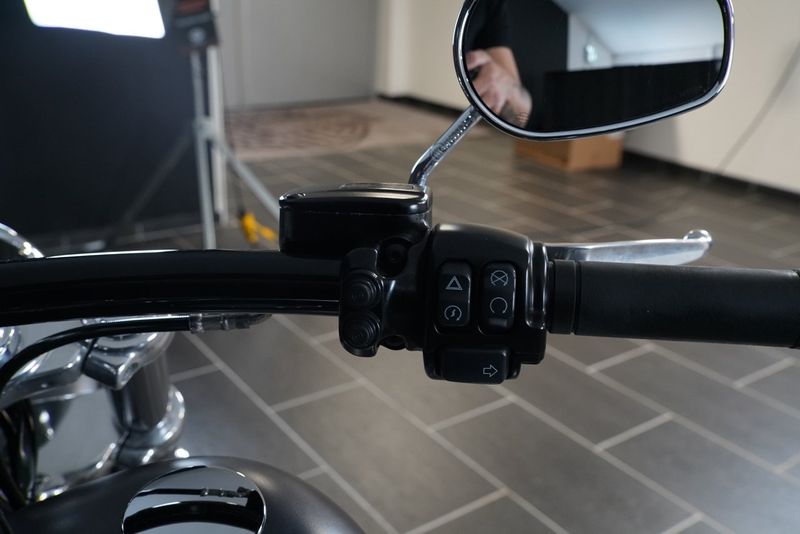 Harley-Davidson Softail Breakout bild 12