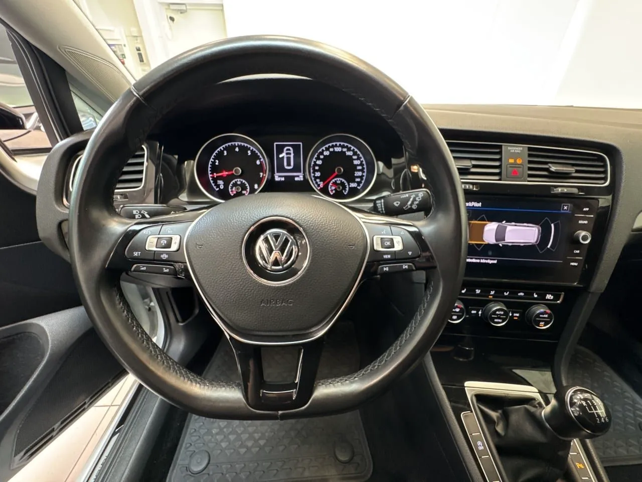 Vehicle image 18