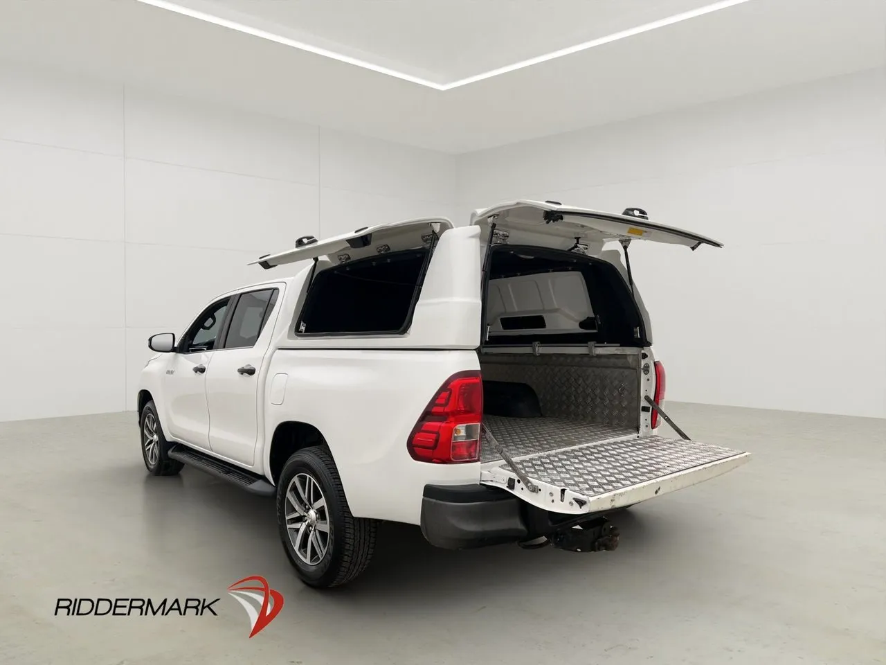 Vehicle image 14