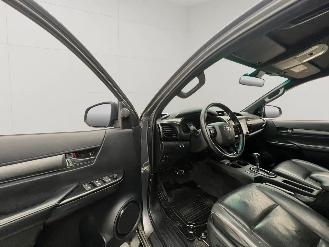Vehicle image 16