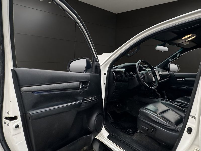 Toyota Hilux bild 16