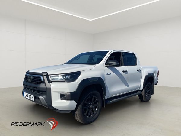 Toyota Hilux Invincible 2.8 4WD Värm Drag Diff CARPLAY Moms - 2024