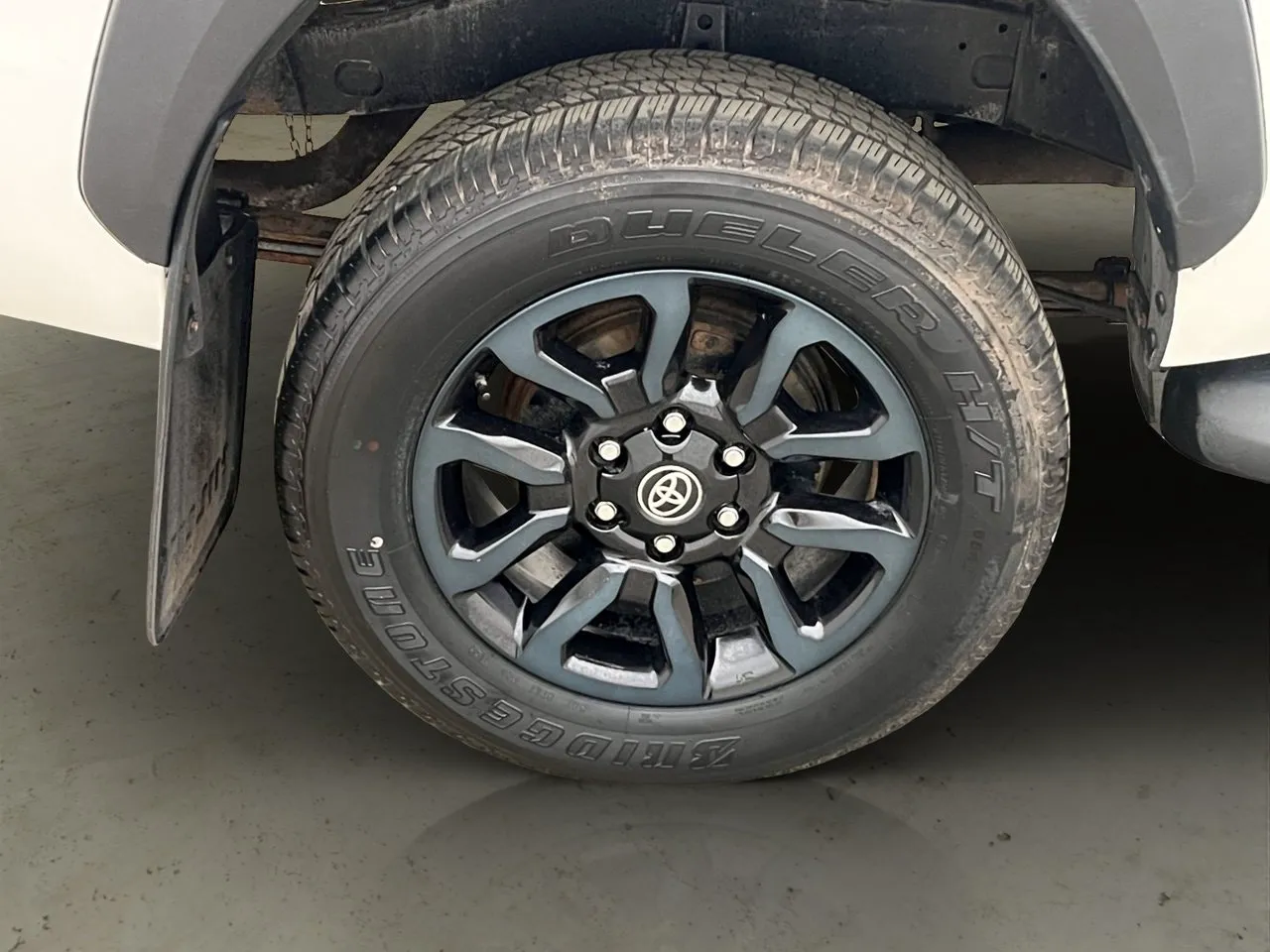 Vehicle image 32