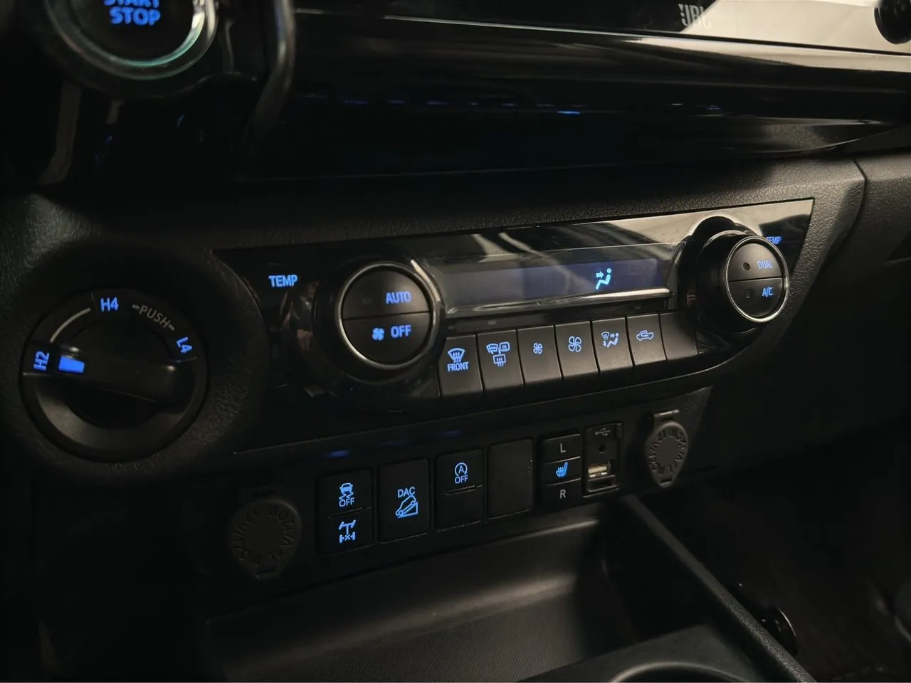 Vehicle image 27