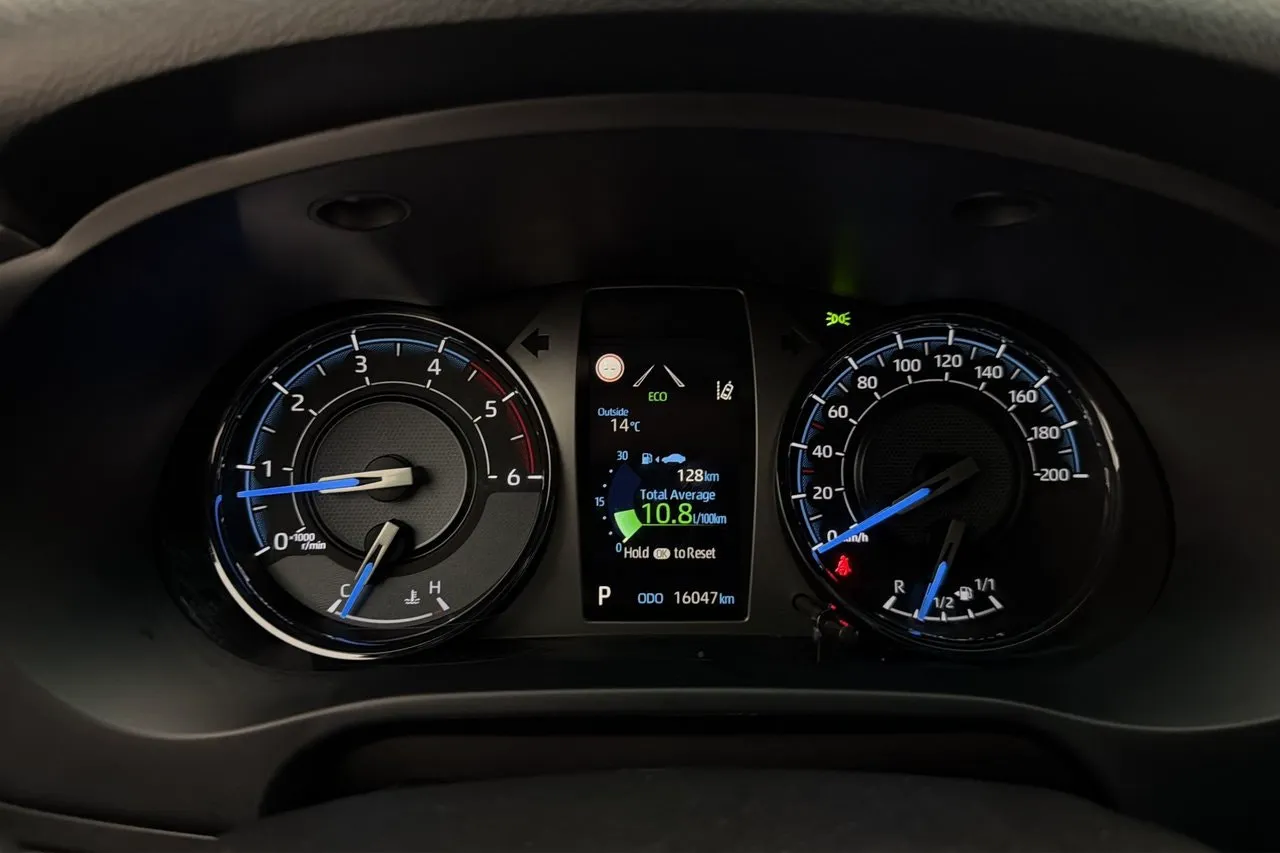 Vehicle image 15