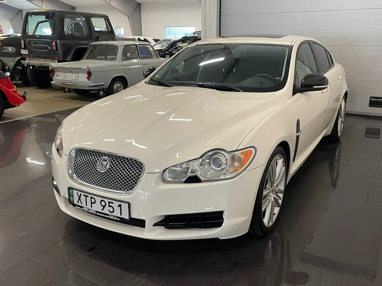 Vehicle image 5