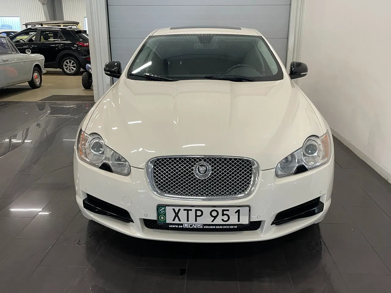 Vehicle image 6