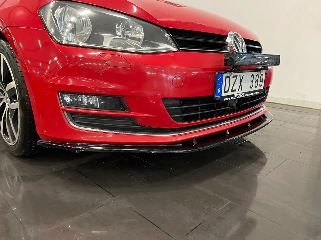 Vehicle image 14