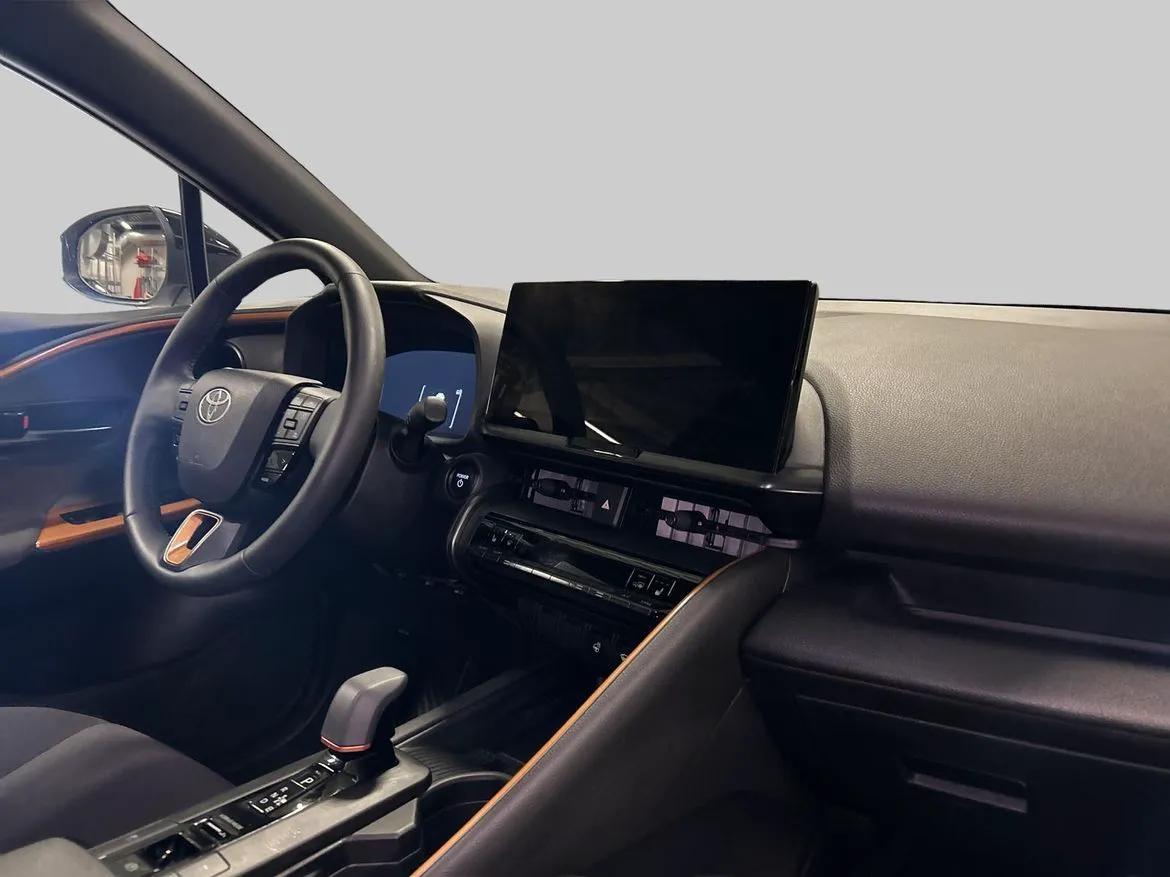 Vehicle image 9