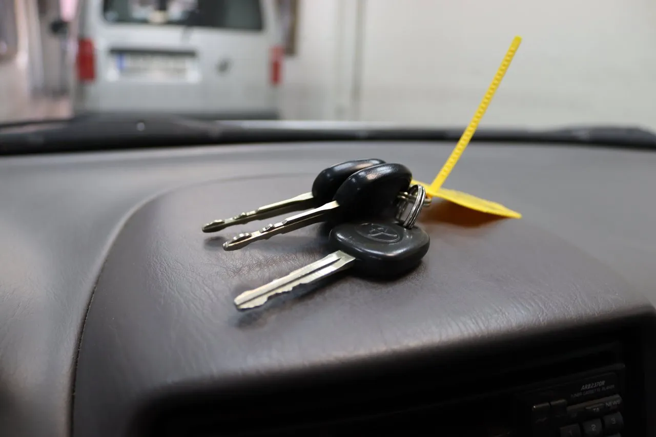 Vehicle image 20