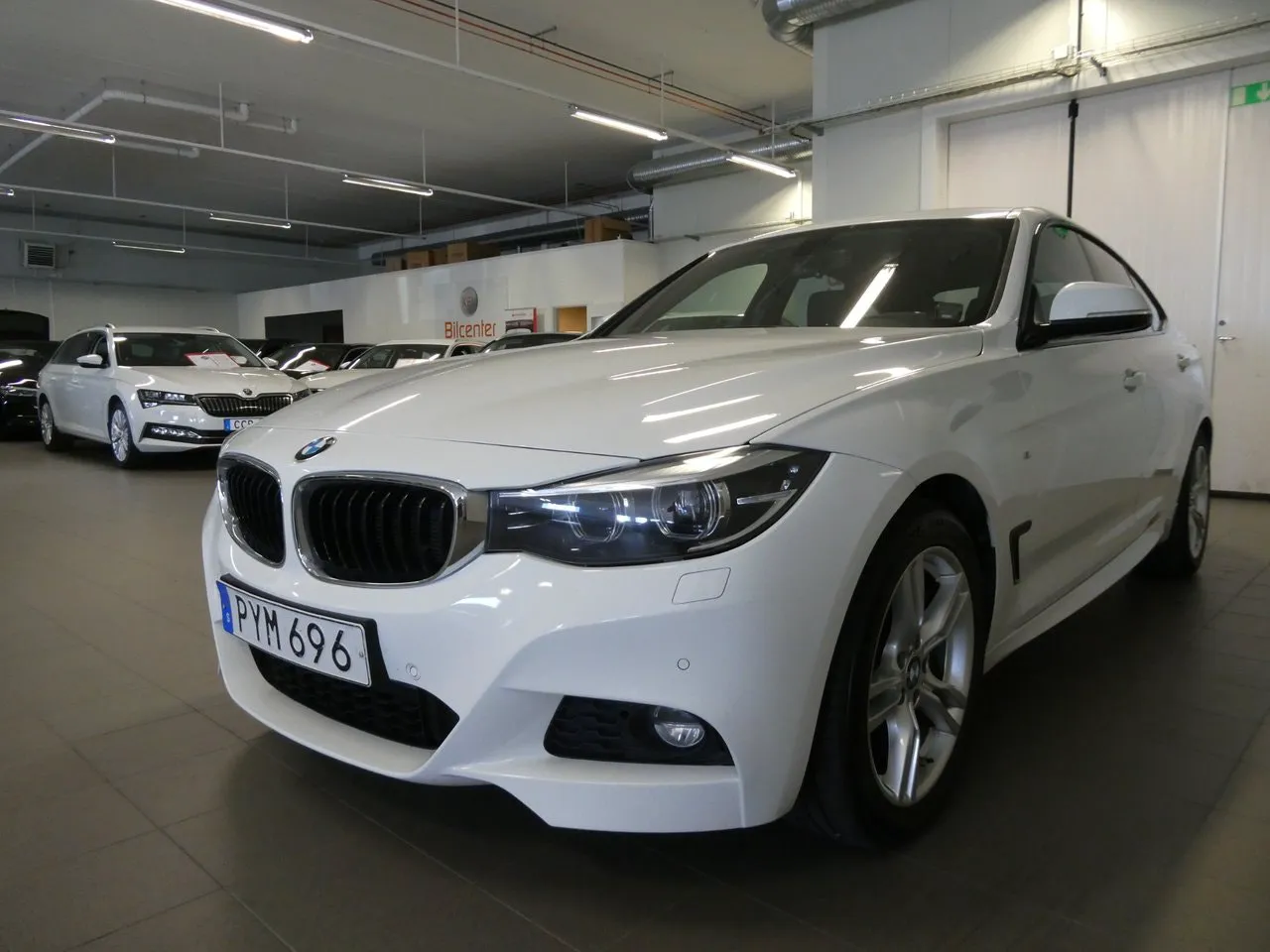 Vehicle image 12