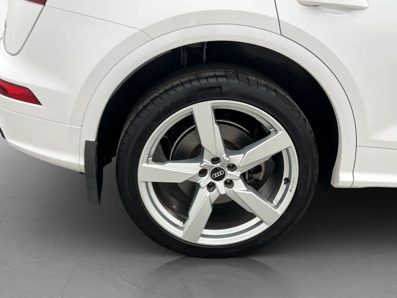 Vehicle image 30