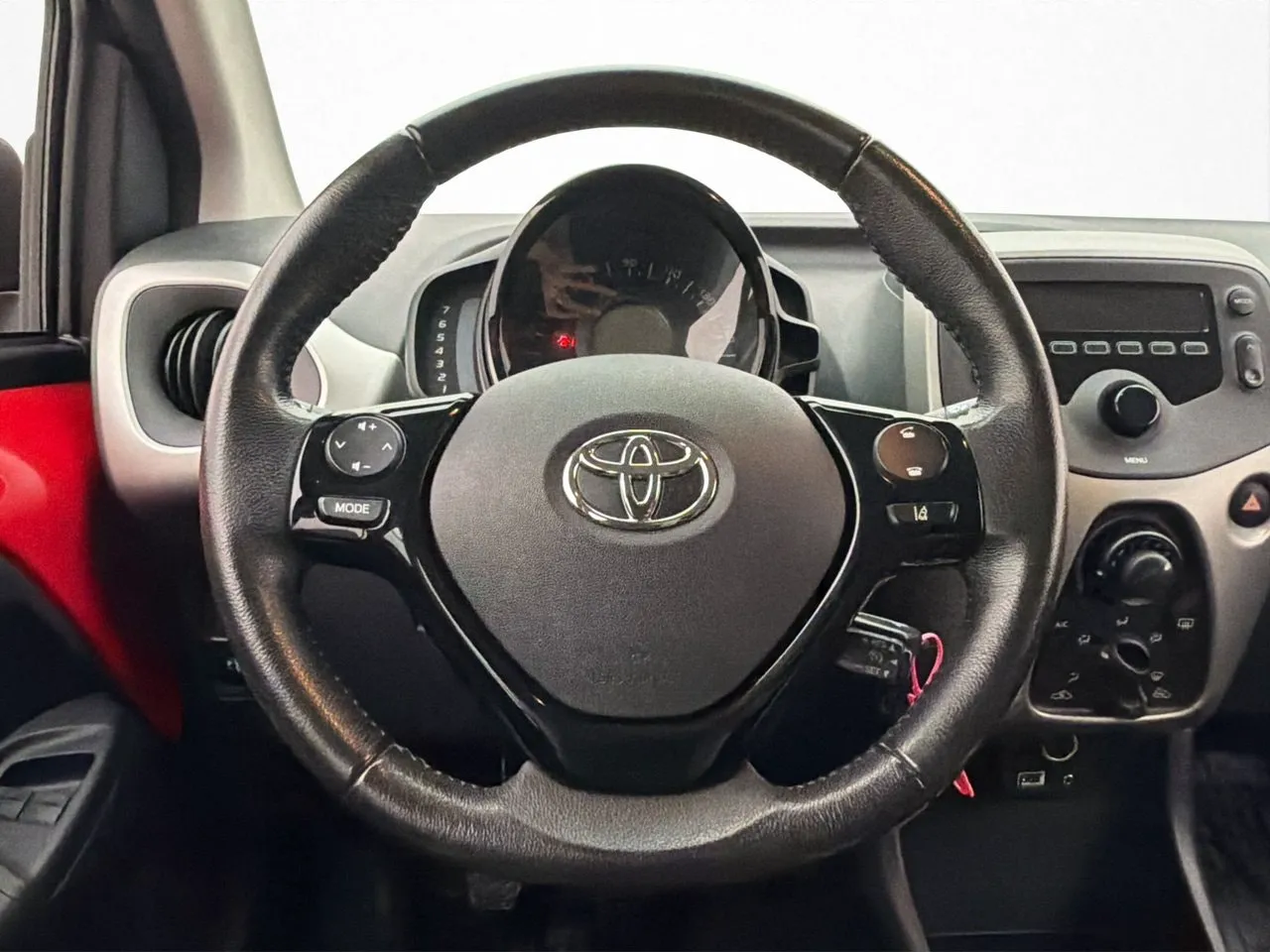 Vehicle image 9