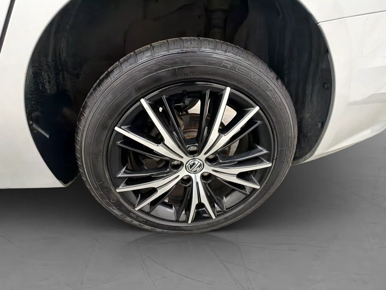 Vehicle image 25
