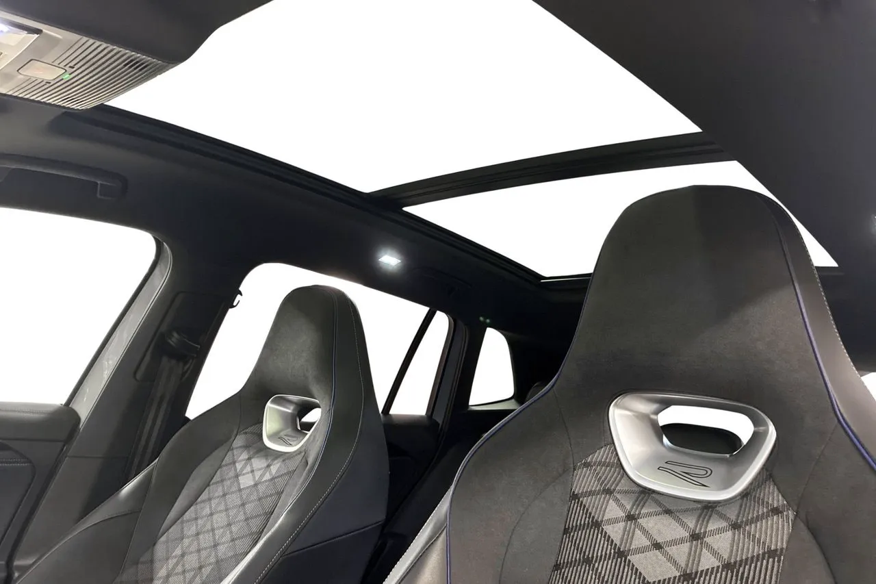 Vehicle image 14