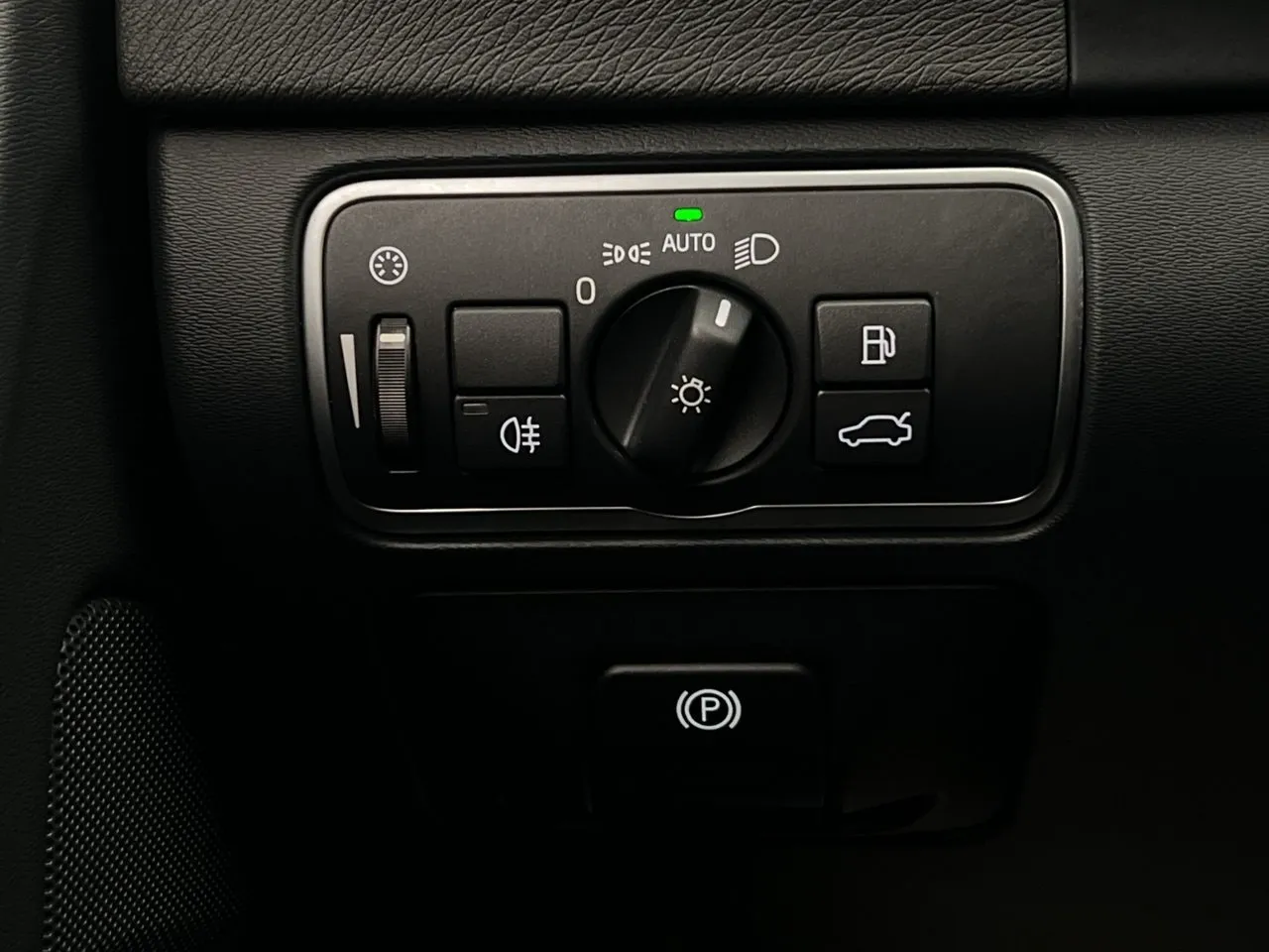 Vehicle image 26
