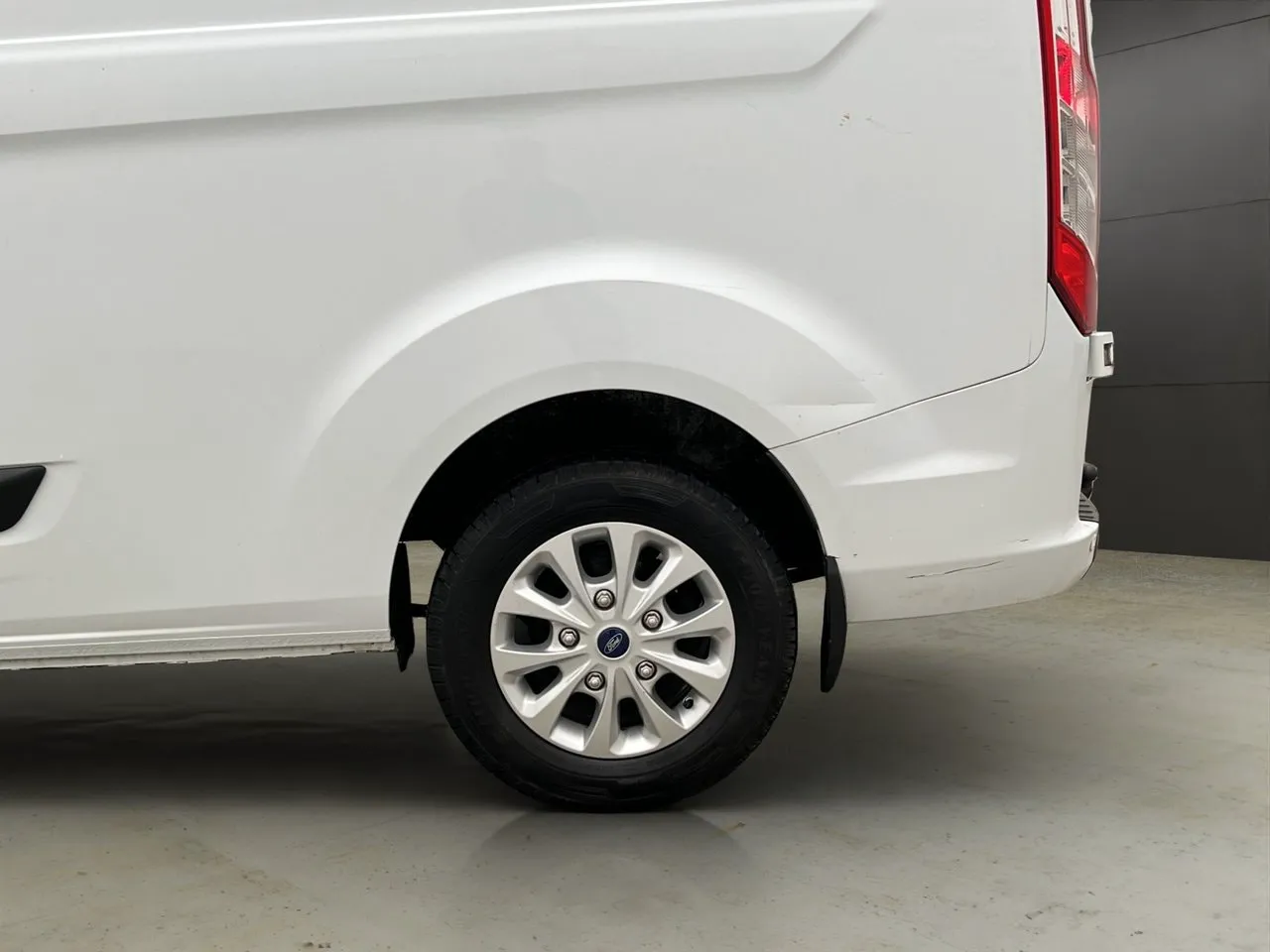 Vehicle image 26
