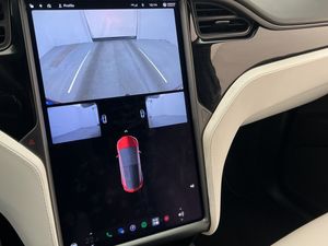 Tesla Model X bild 21