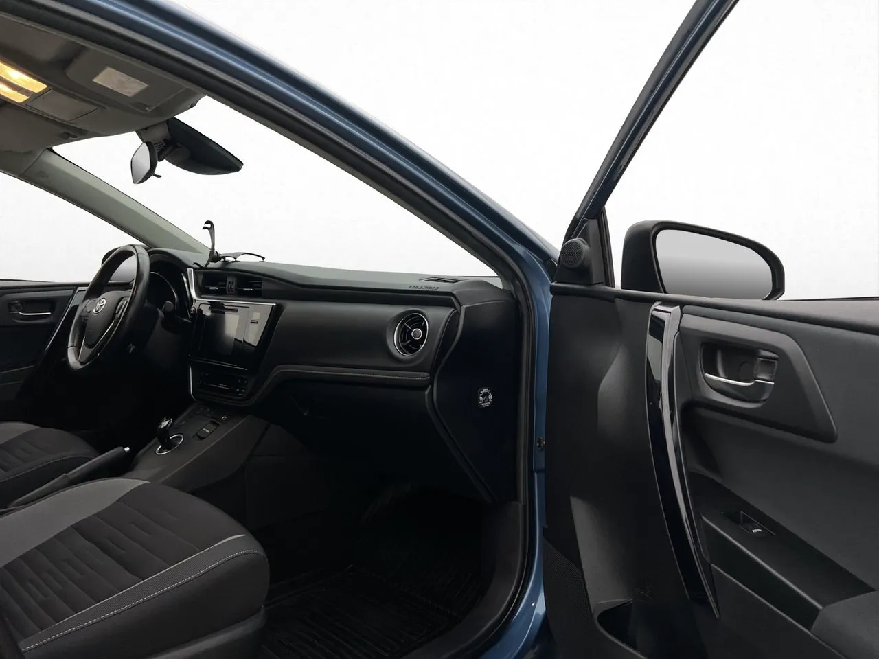 Vehicle image 25