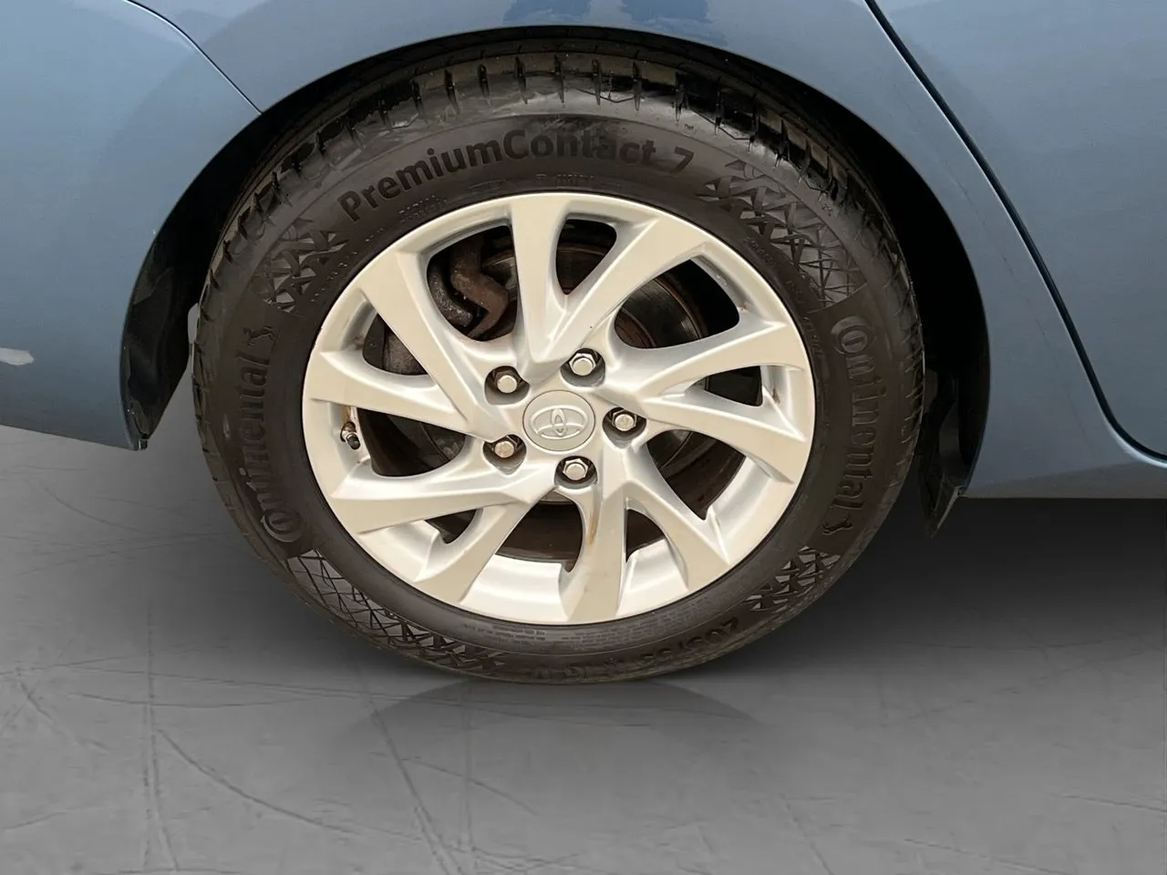 Vehicle image 30