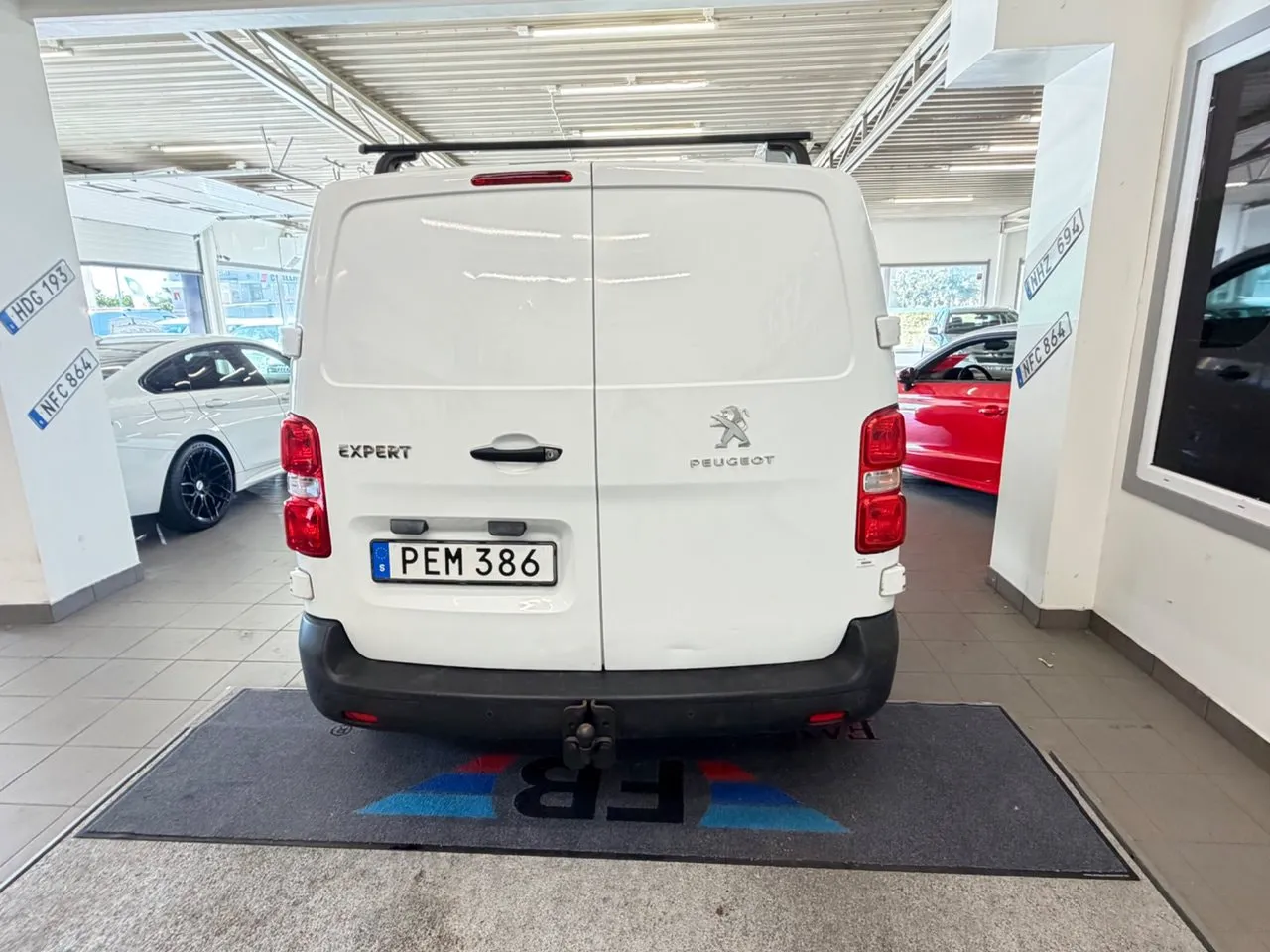 Vehicle image 10
