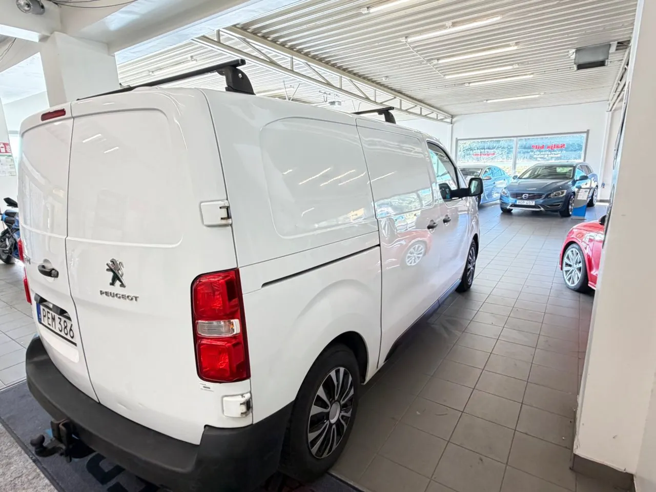 Vehicle image 9