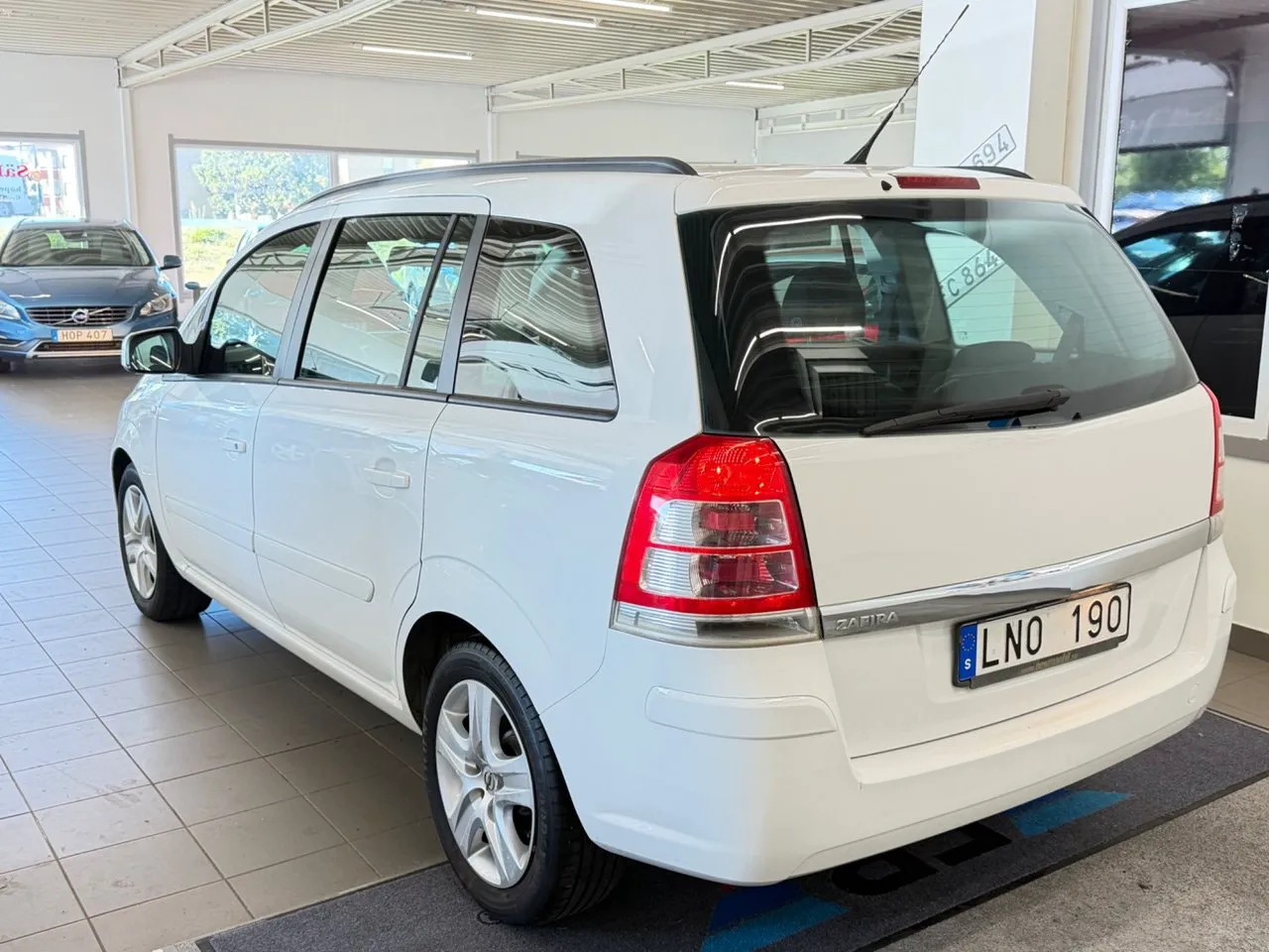 Vehicle image 9