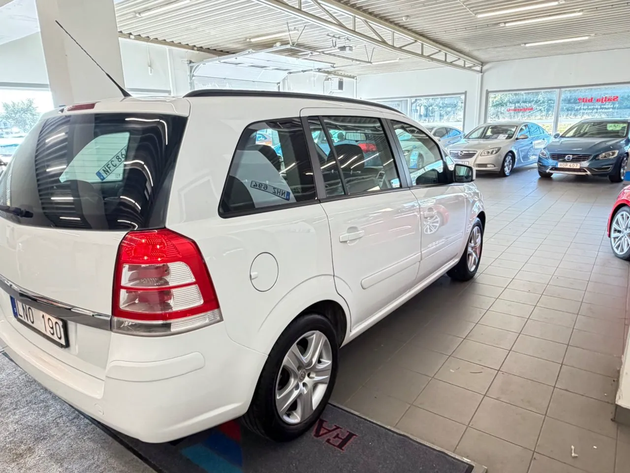 Vehicle image 11