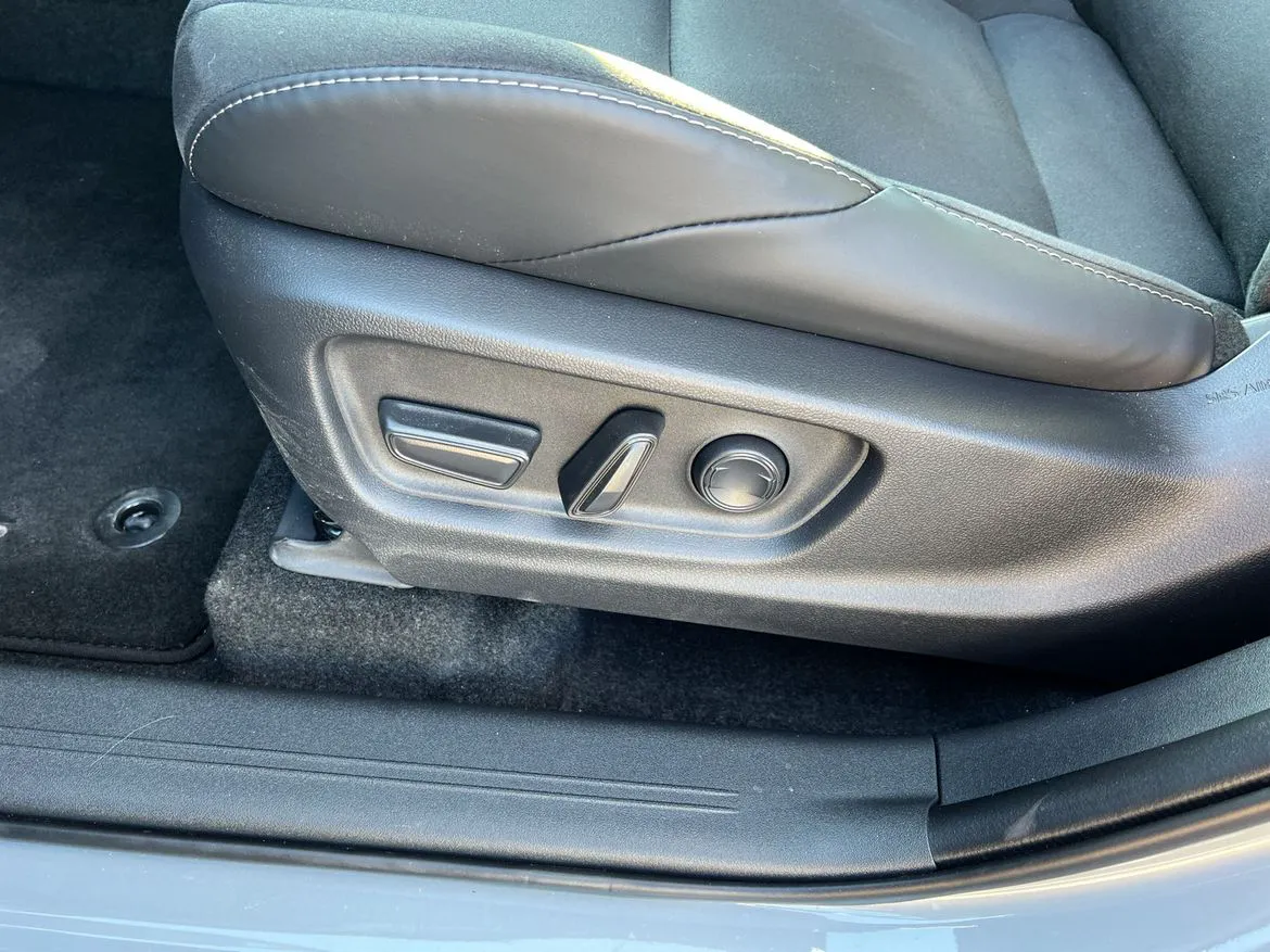 Vehicle image 24
