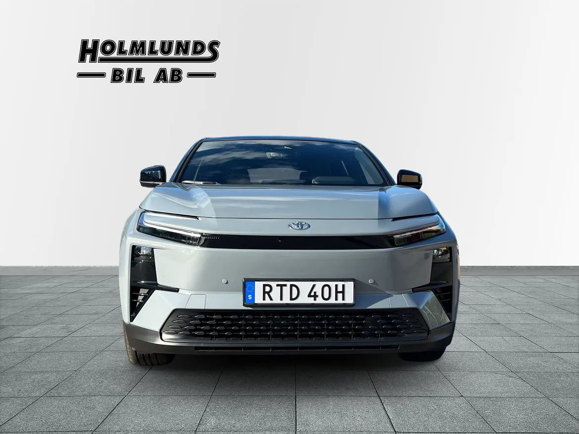 Vehicle image 4