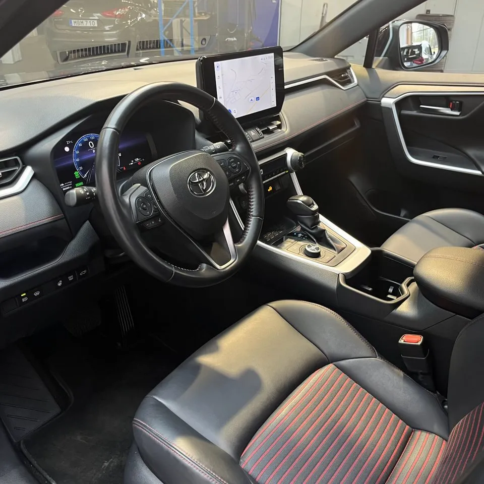 Vehicle image 8