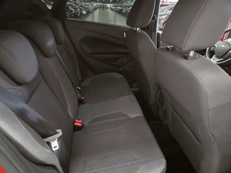 Vehicle image 4