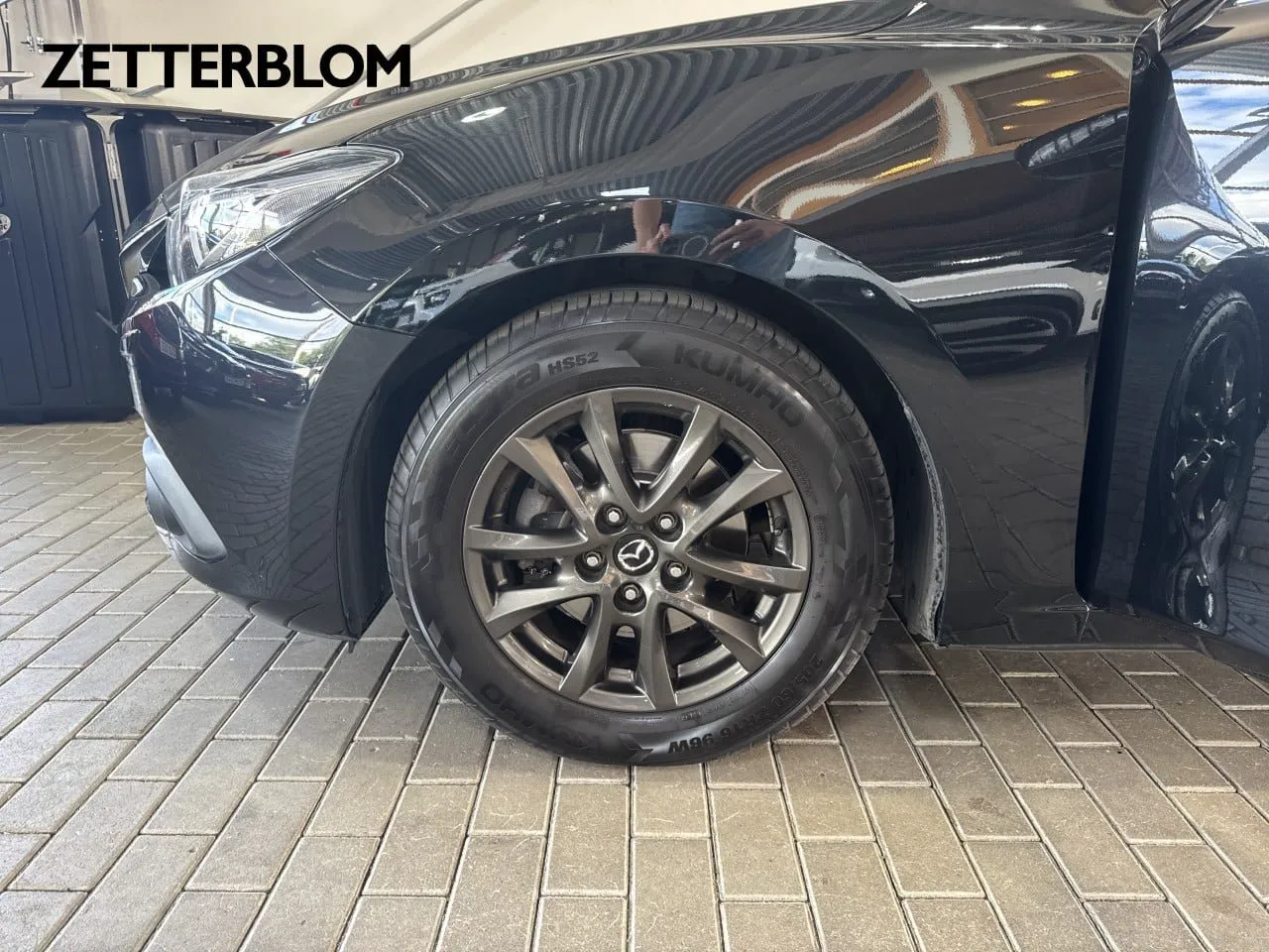 Vehicle image 12