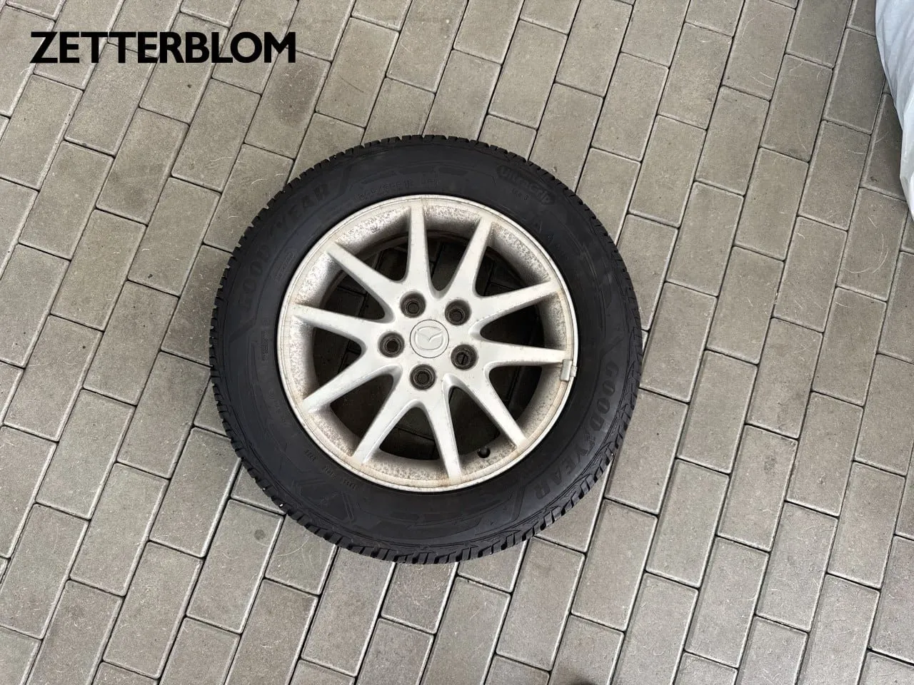 Vehicle image 14