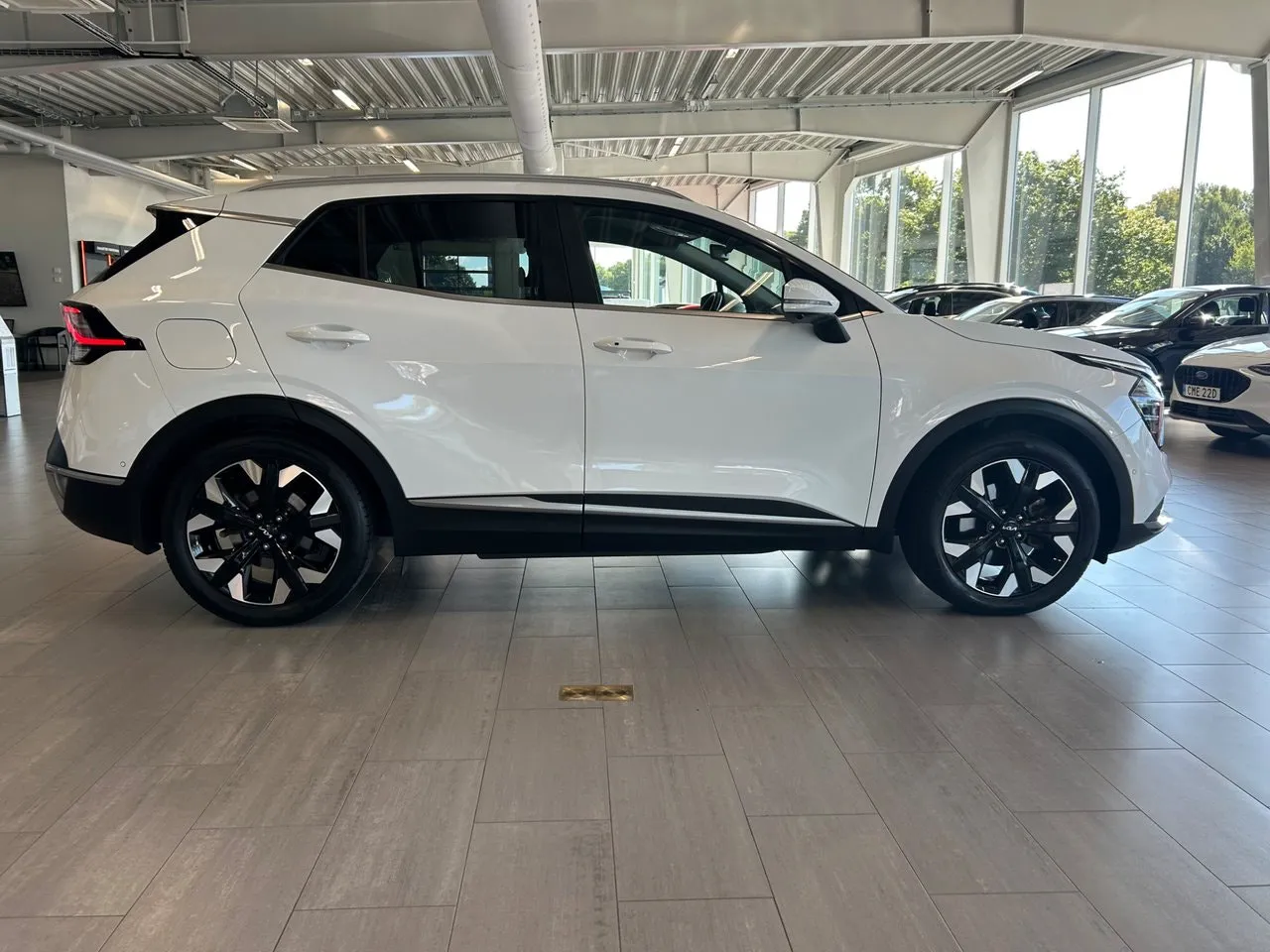Vehicle image 6