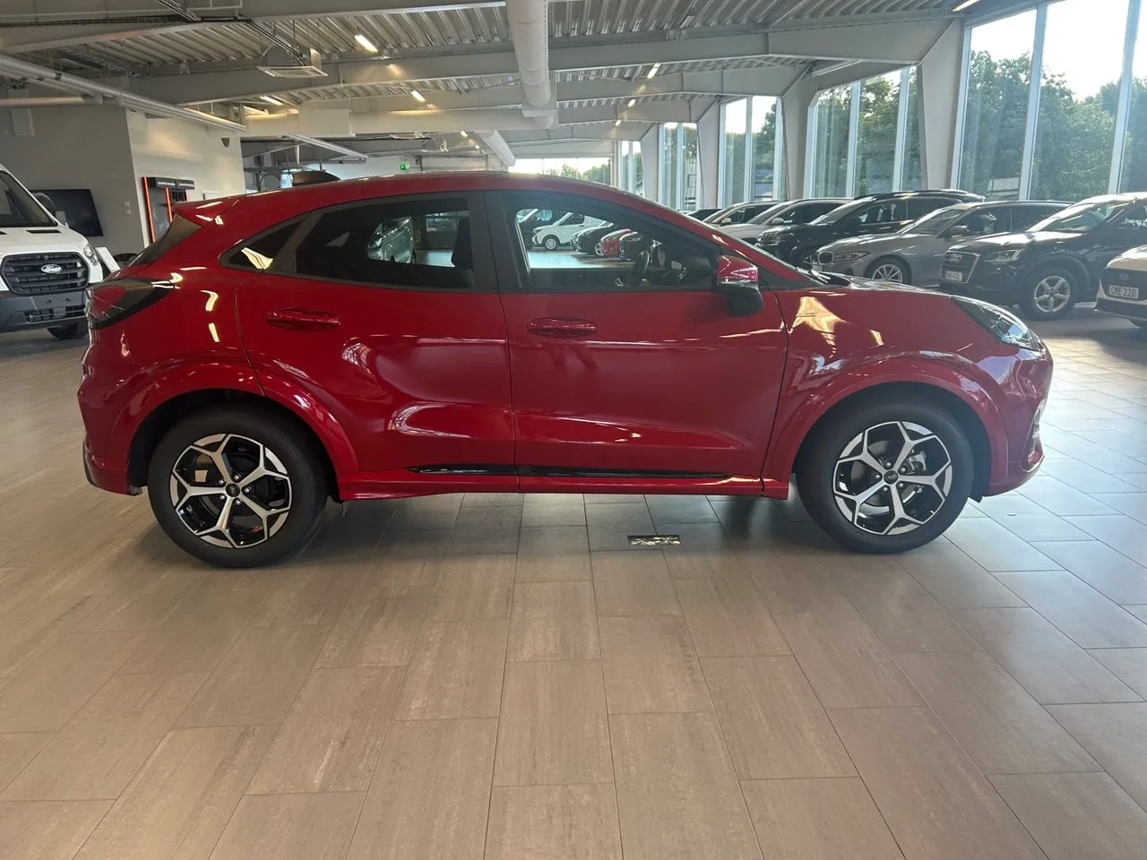 Vehicle image 4