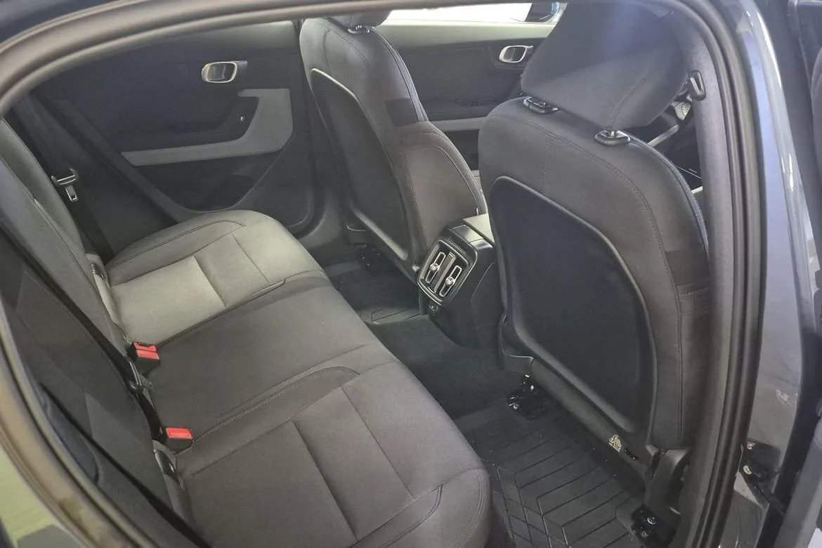 Vehicle image 33