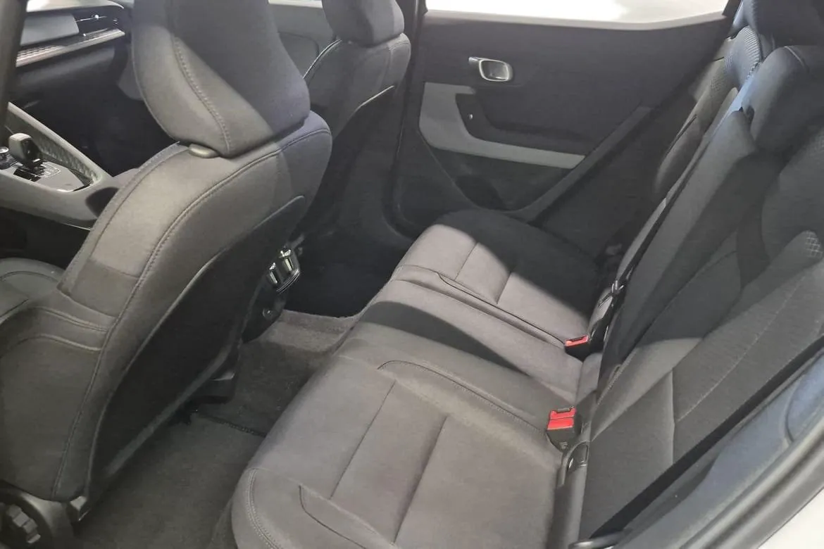 Vehicle image 25